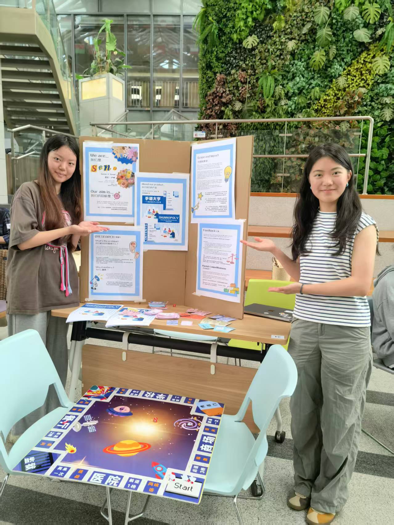 Presenting the SIGNNOPOLY board game at an exhibition booth
